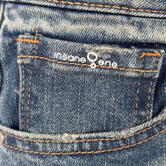 Stylish Distressed Relaxed Fit Jeans - Picture 2 of 16